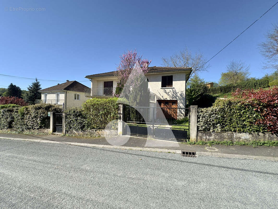 Maison à BAGNAC-SUR-CELE