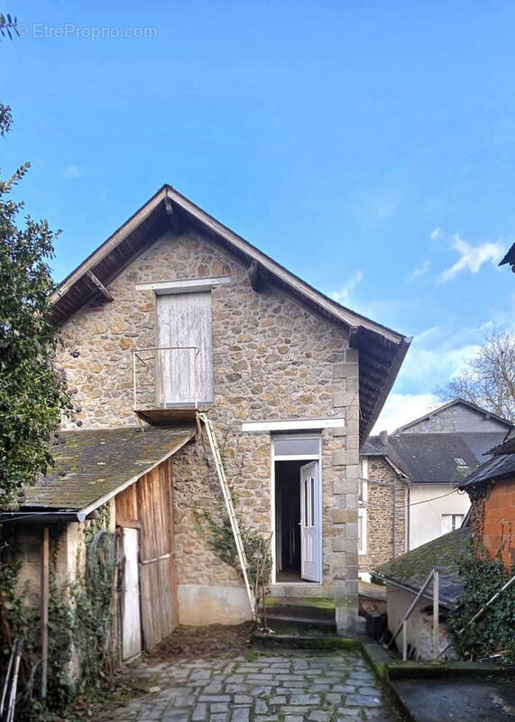 Maison à ARNAC-POMPADOUR