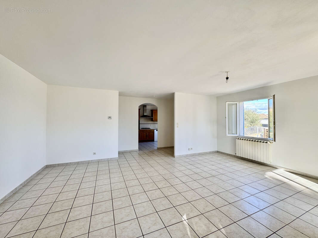 Maison à LAUDUN-L'ARDOISE