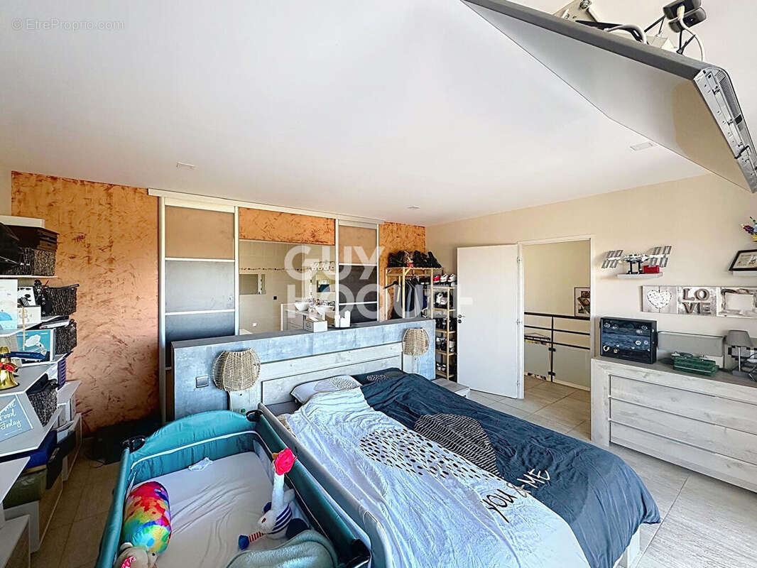 Maison à SAINT-LAURENT-DE-LA-SALANQUE