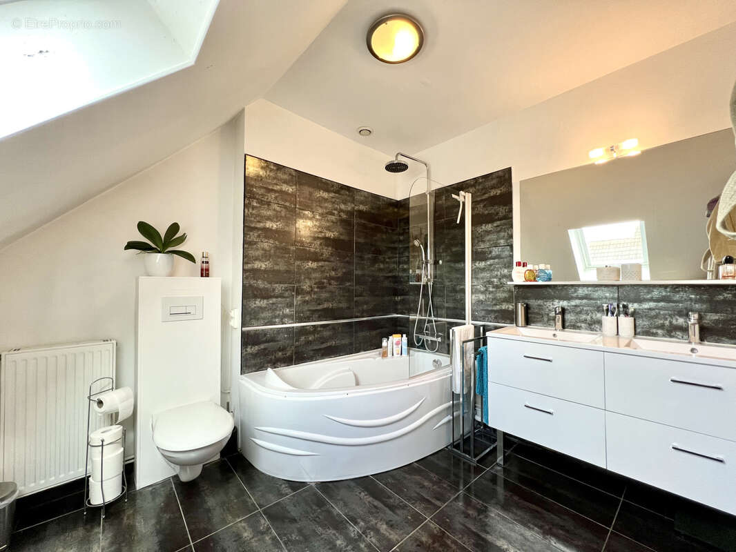 Maison à LA VILLE-DU-BOIS