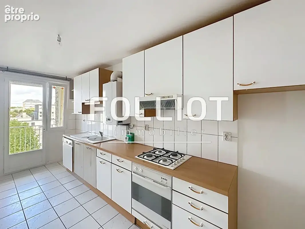 Appartement 4 pièces à vendre à Granville - Confort et proximité assurés - photo 4