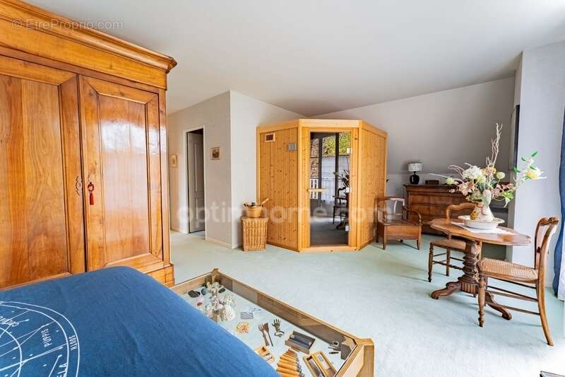 SAINT-PRIX, VAL D’OISE (95) : Propriété de 230 m² habitables (255 m² au sol) - 9 pièces principales - 7 chambres - 3 garages – P - photo 11