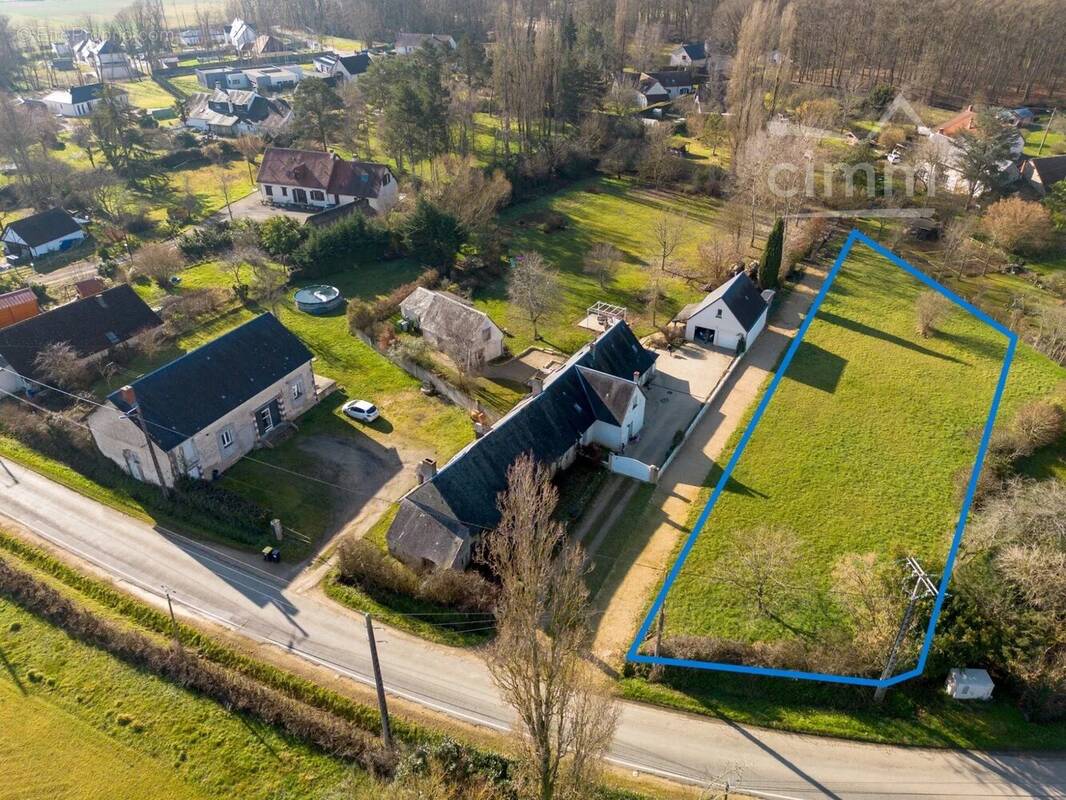 Terrain à SAINT-ELOY-DE-GY