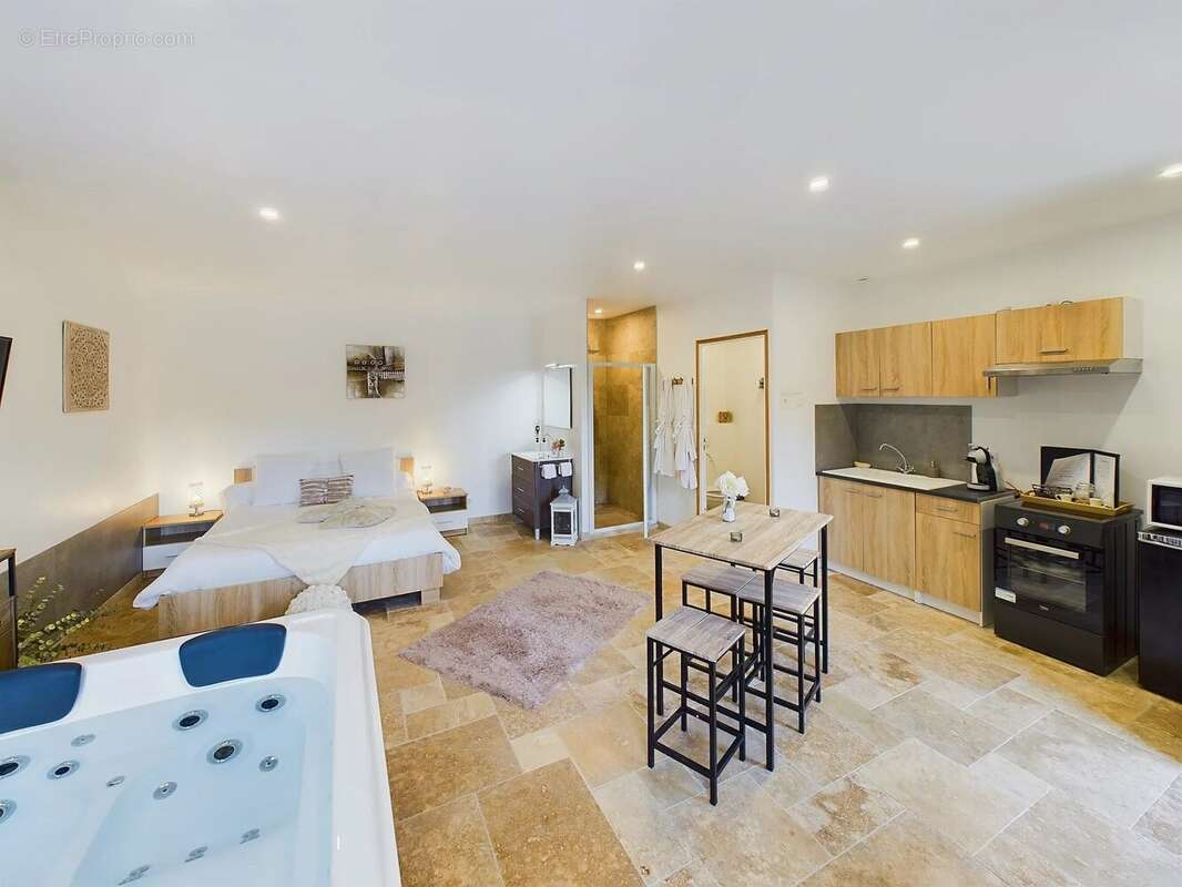 Superbe rénovation pour cette maison en pierre avec potentiel de revenus près de Beynac - photo 14