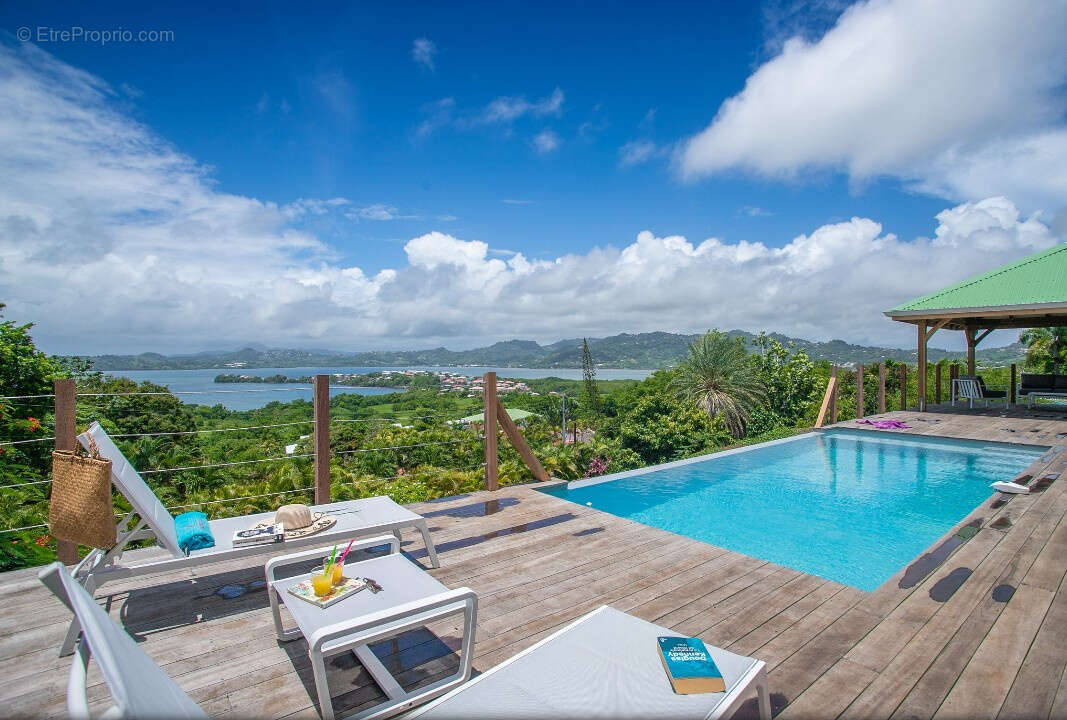 Villa de Prestige Piscine et Vue sur mer à 180o sur la Baie du Robert - photo 2