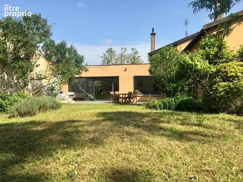 GENAY   Cœur de village  Maison familiale de charme 200 m2 avec jardin clos, grange et revenu locatif - photo 4