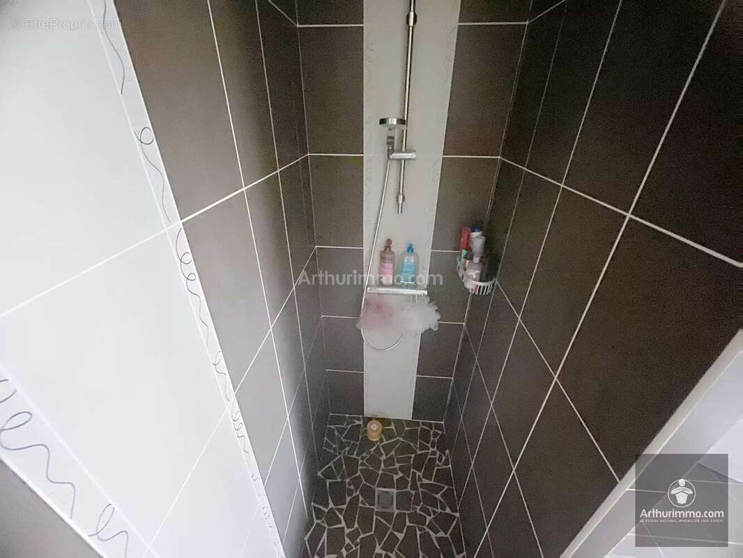 Maison à COMMELLE-VERNAY