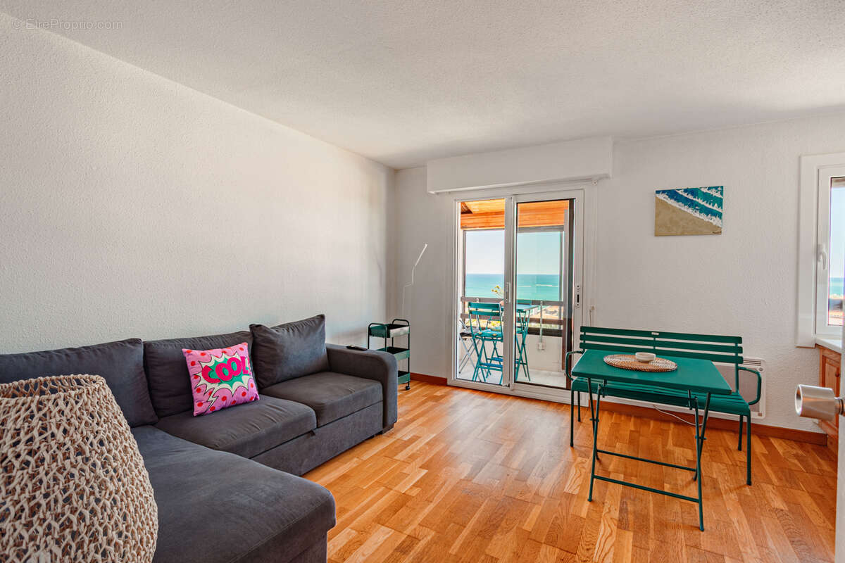Chambre d'amour - t2 vue mer - dernier etage - photo 4