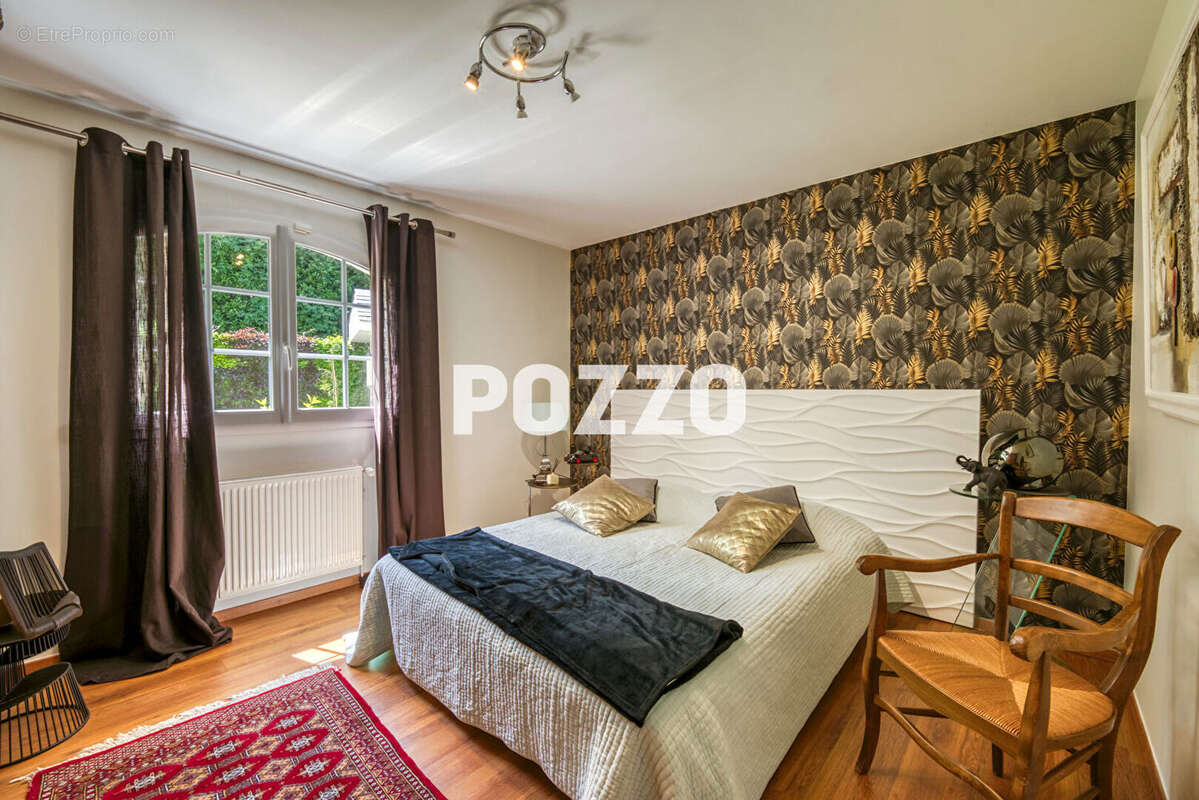 Maison à LES TROIS-PIERRES