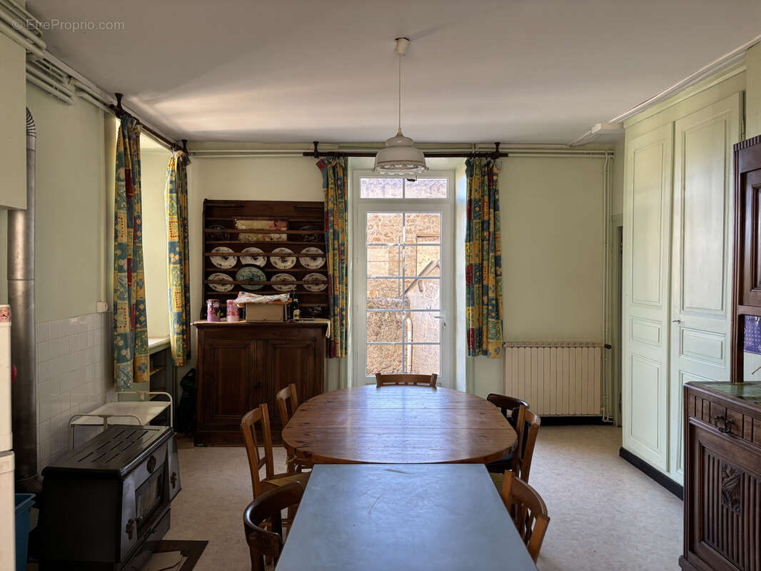 Ancienne école de village avec terrasse   Saint-Romain-d'Ay - photo 6