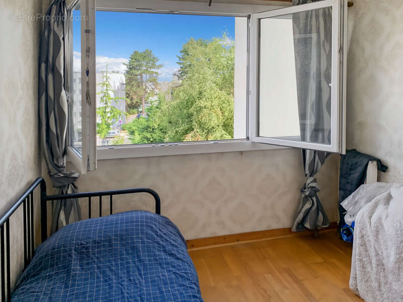 Dpt Yvelines (78), à vendre SAINT CYR L'ECOLE appartement T4 de 74 m² - photo 8