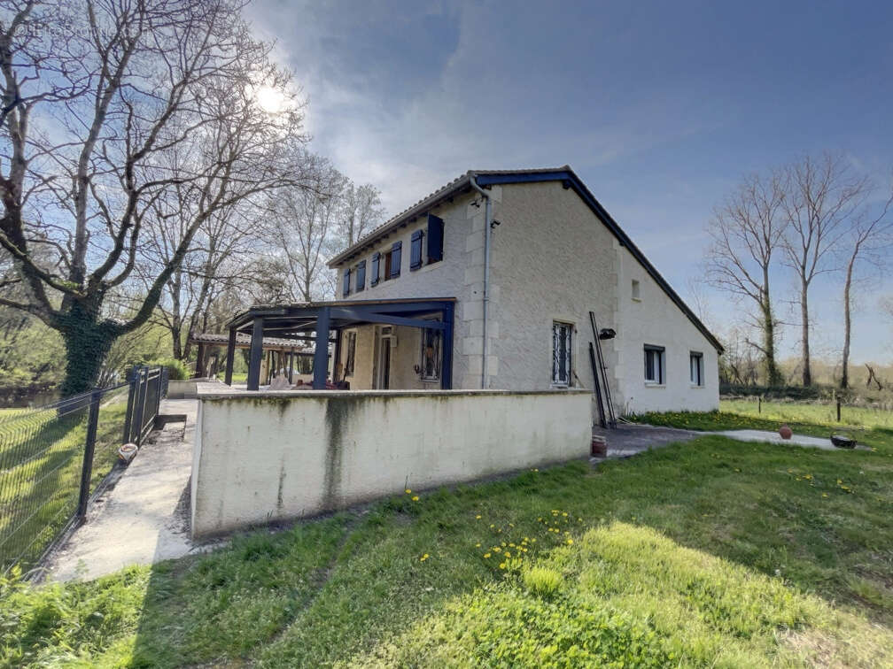 Maison à SAINT-ASTIER