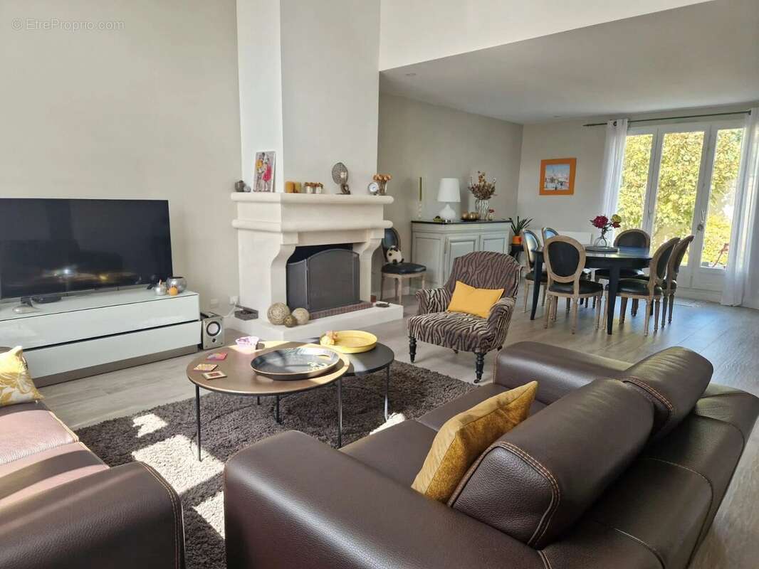 Maison à VOISINS-LE-BRETONNEUX