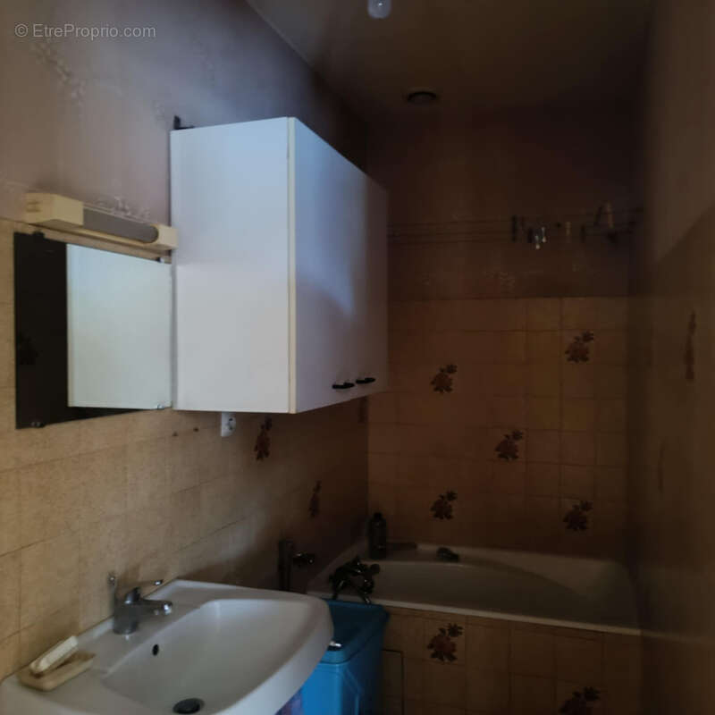 Maison à NEANT-SUR-YVEL