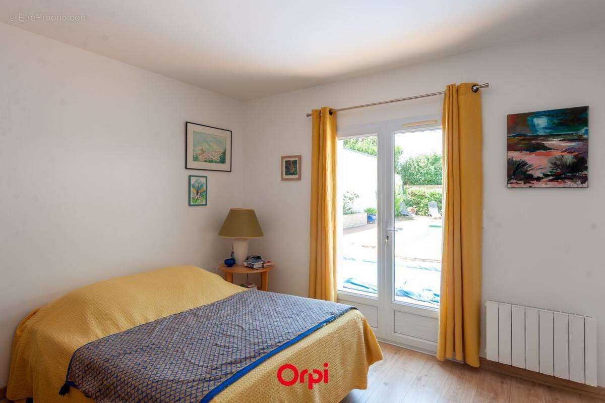Nieul sur Mer - Maison plain-pied 153 m² - 4 chambres - garage - piscine - photo 8