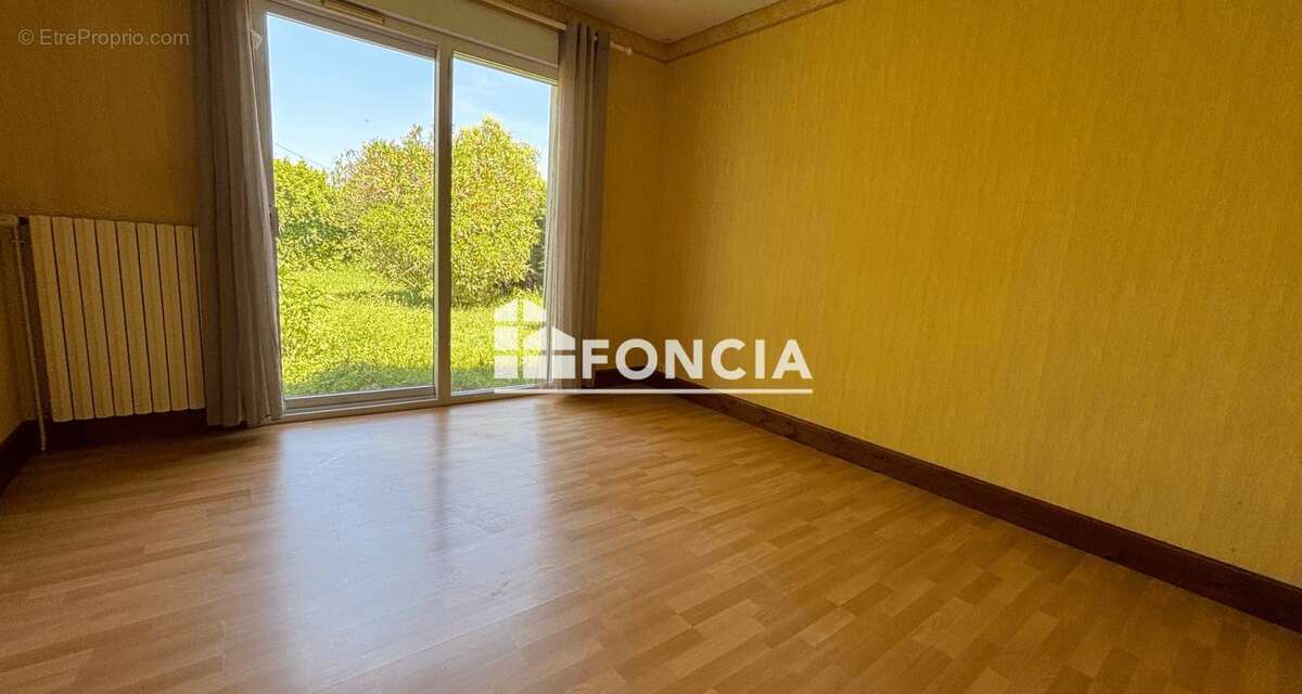 À vendre – Maison de 145 m² avec grande terrasse, garage et jardin à Villeneuve-sur-Lot - photo 8