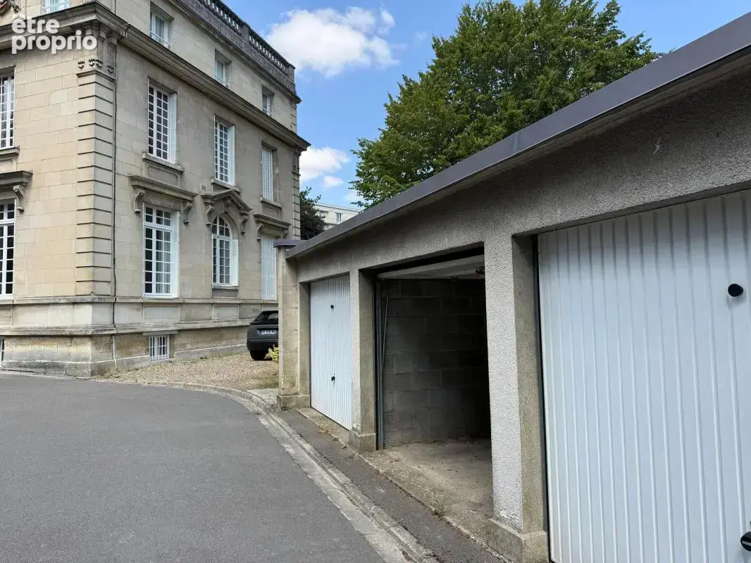 Exclusivité ORPI COMPIÈGNE : L'élégance d'une adresse de prestige sous les toits, avec vue dégagée - photo 11