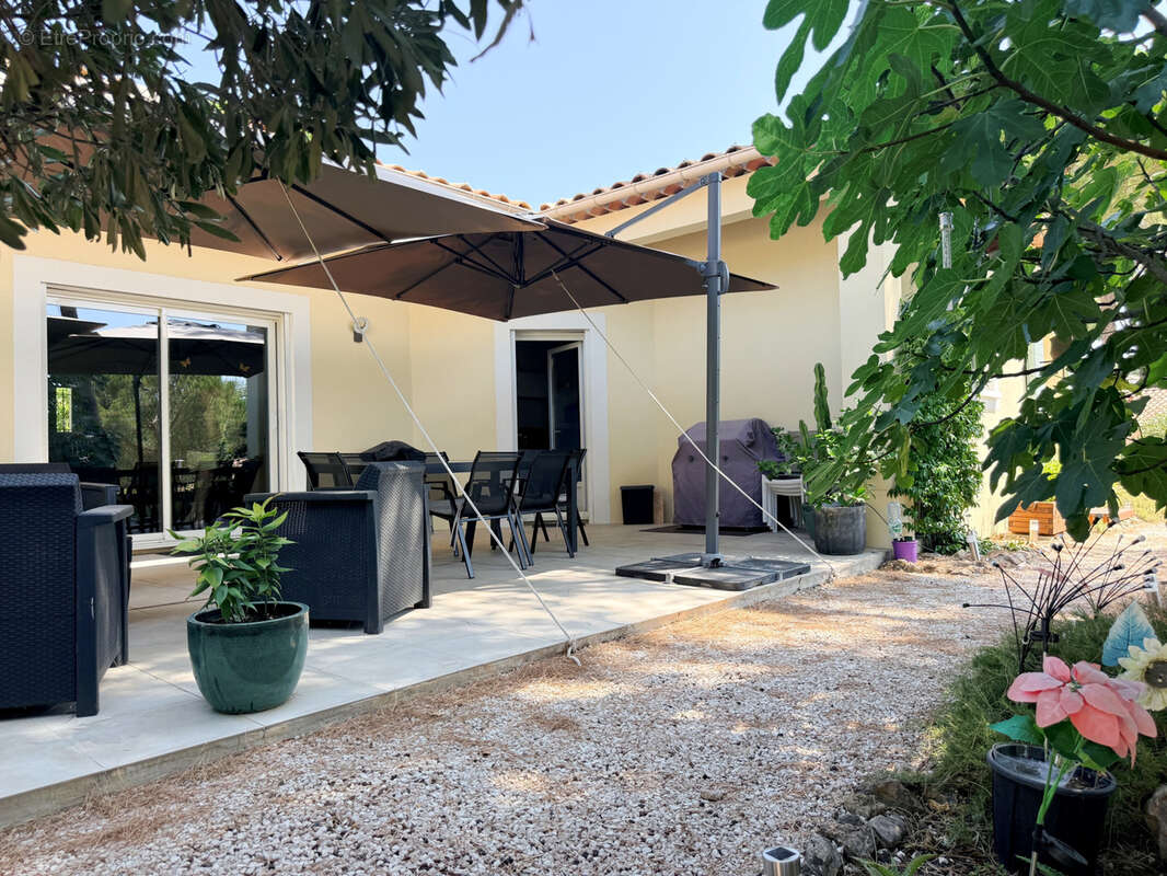 EXCLUSIVITE Bagnols en Foret Villa individuelle 4 pièce(s) 110m2 env Terrain 2500m2 env Piscine Garage - photo 20