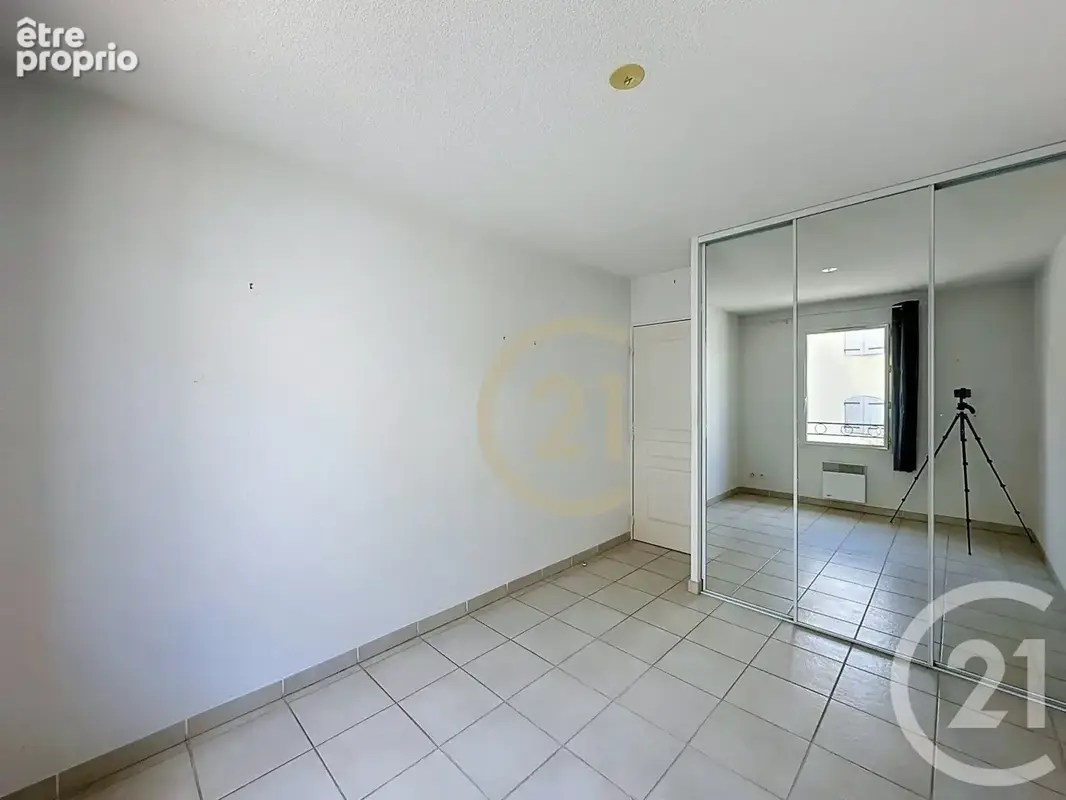Appartement 70 m² à Uzes  - photo 6