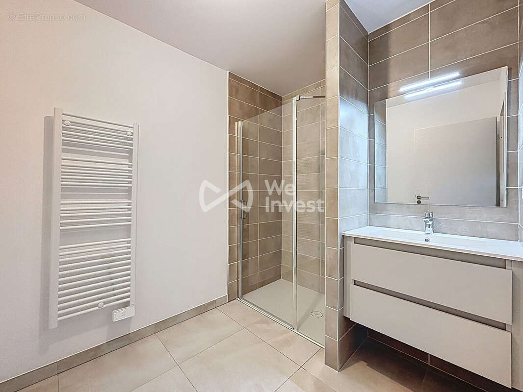 Appartement à VIC-LA-GARDIOLE