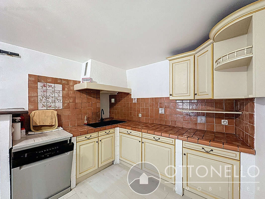 Appartement à ROQUEBRUNE-SUR-ARGENS