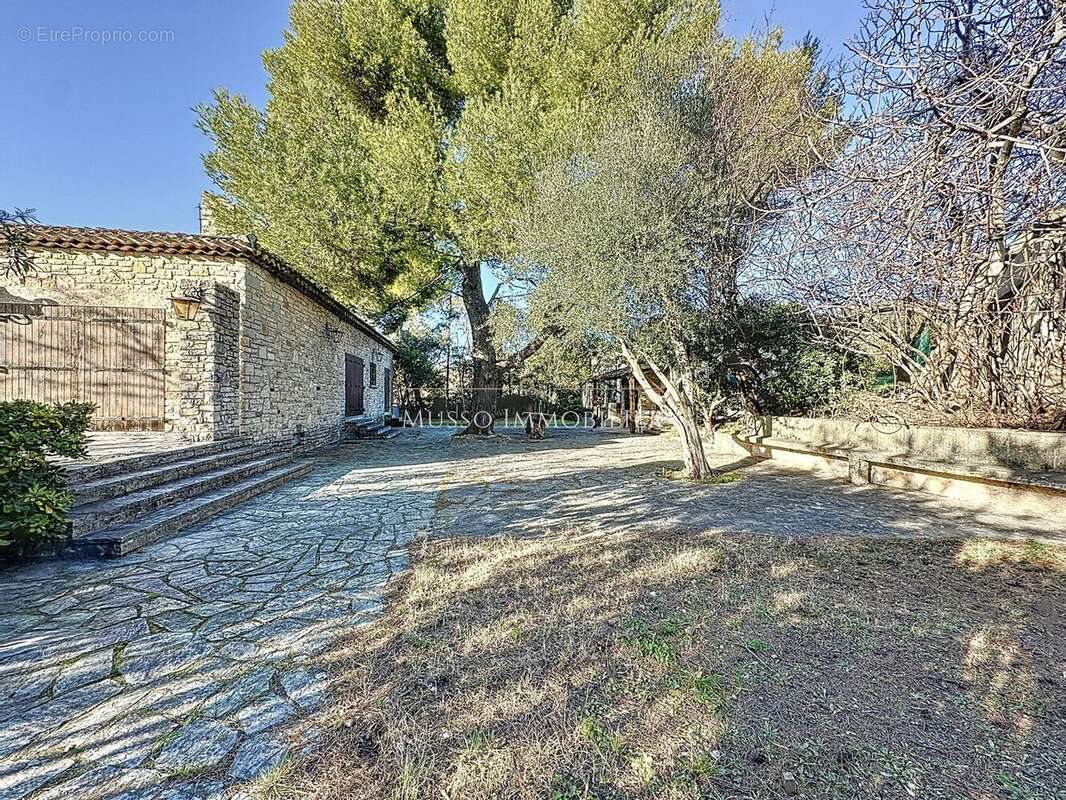 Maison 440 m² à Allauch  - photo 5