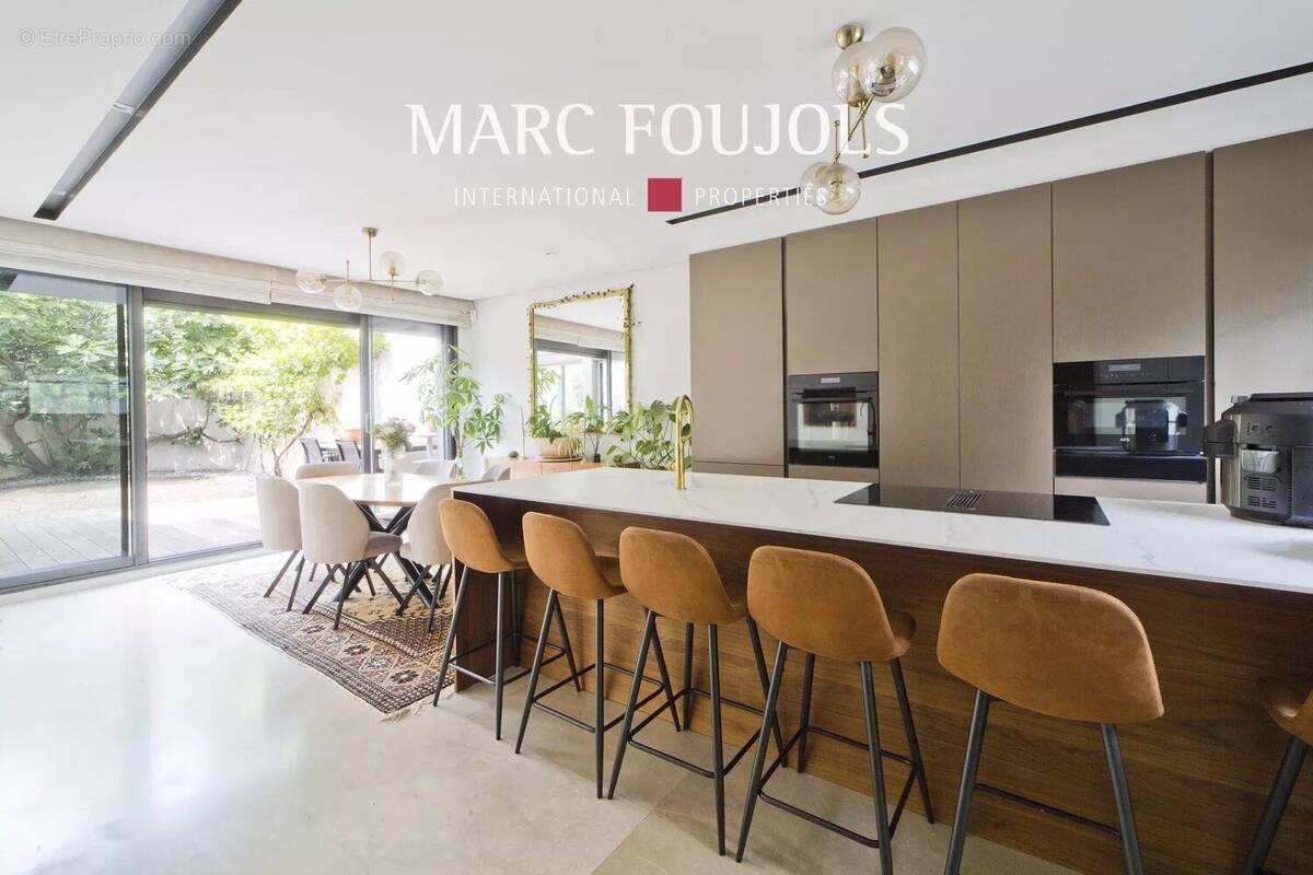 Maison à COURBEVOIE