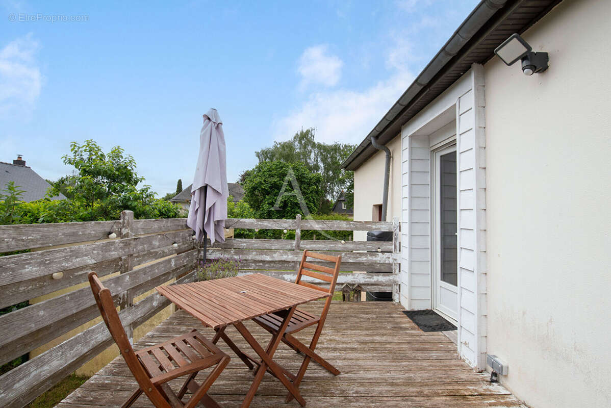 Maison à SAINT-CLEMENT-DE-LA-PLACE