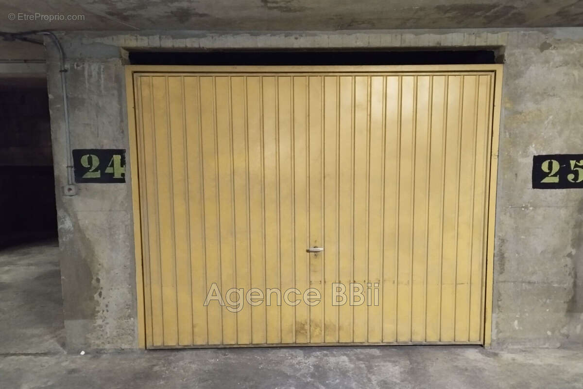 Parking à PARIS-14E