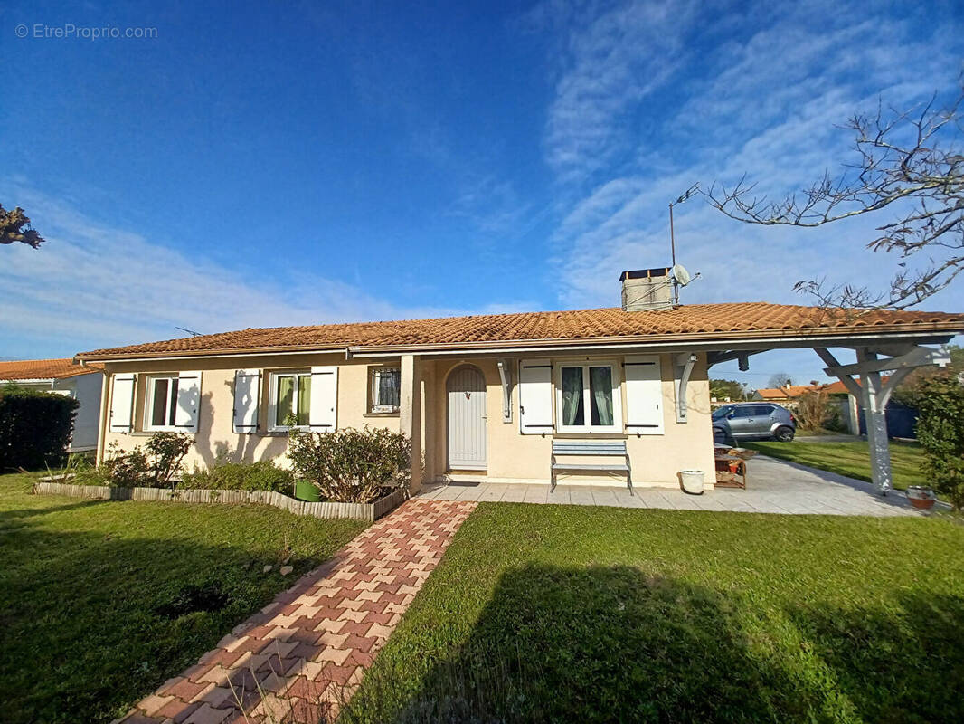 Maison à AMBARES-ET-LAGRAVE