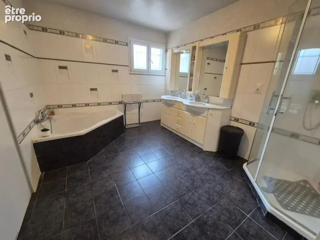 CAZILHAC – Maison familiale de plain-pied avec beau terrain - photo 12