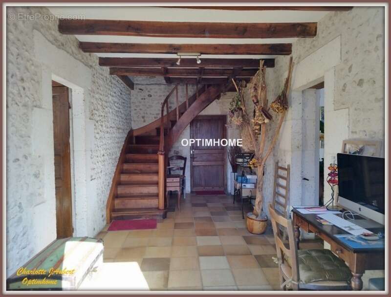 Maison à MONTMOREAU-SAINT-CYBARD