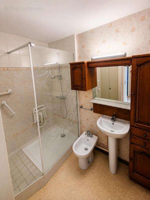 Appartement traversant de 104 m² à Ifs – Lumière, espace & potentiel à saisir ! - photo 5