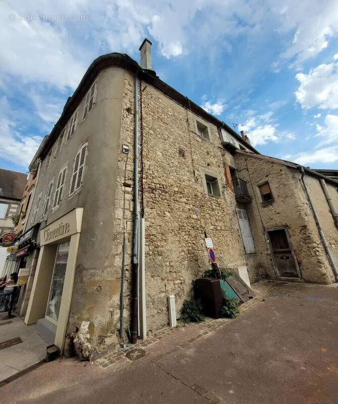 Appartement à SAINT-POURCAIN-SUR-SIOULE