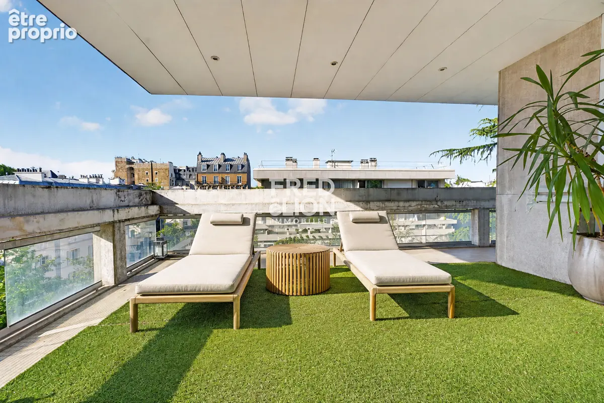Appartement à NEUILLY-SUR-SEINE