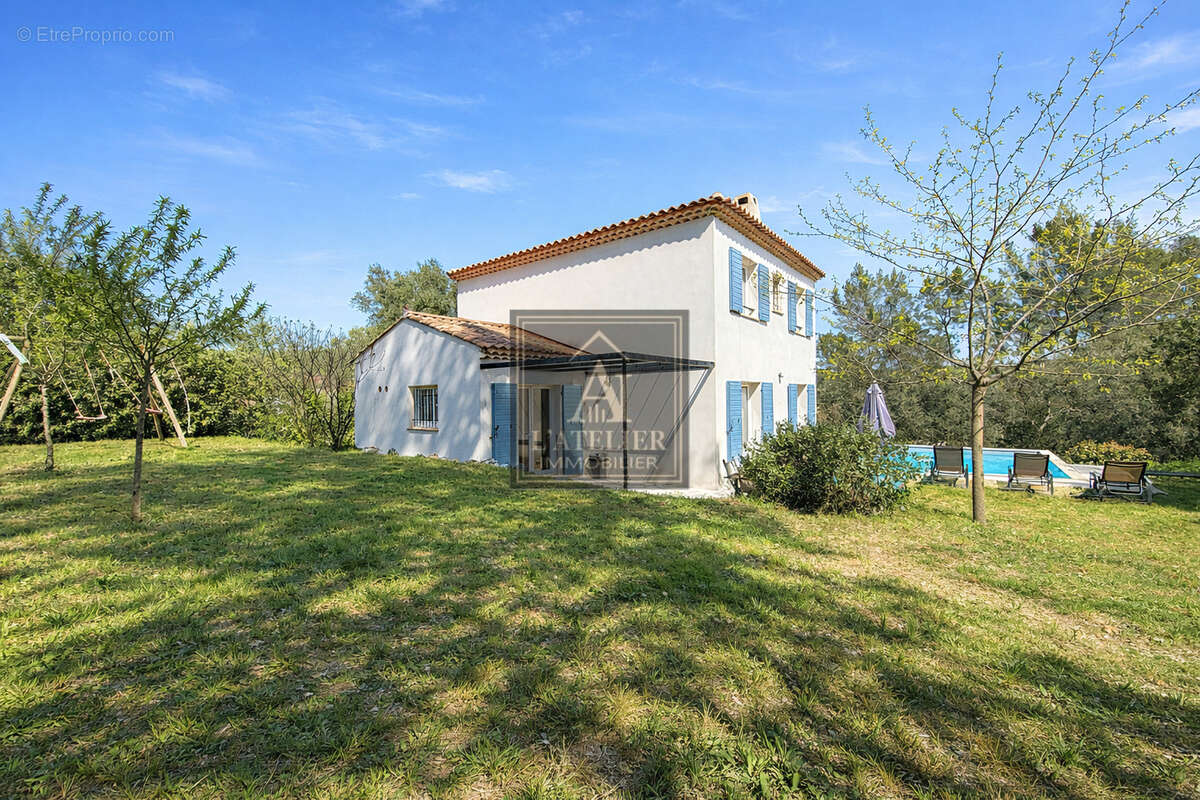 Maison récente avec 5 chambres, piscine et garage - photo 14