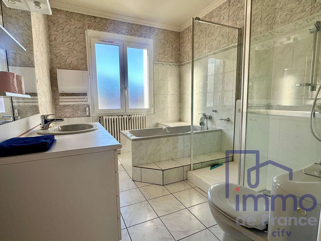 Maison à SAINT-GENEST-LERPT