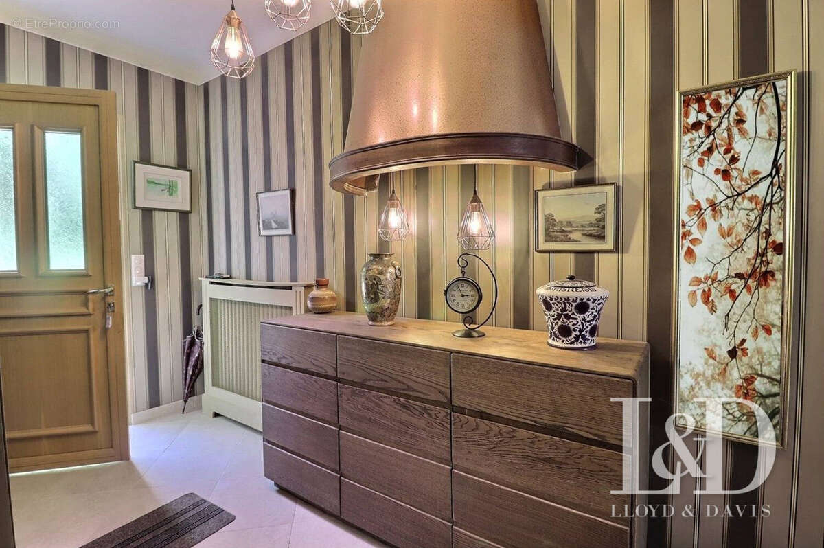 Maison 424 m² à Auvers-Saint-Georges  - photo 4