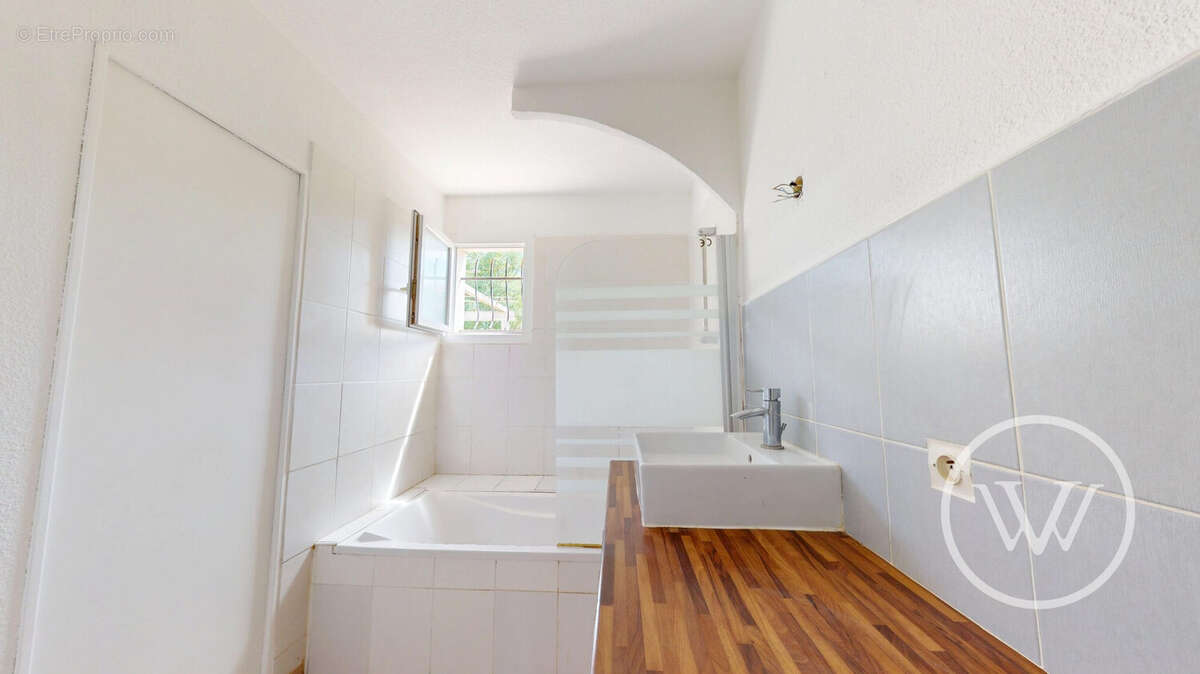 Maison à VILLENEUVE-LES-MONTREAL