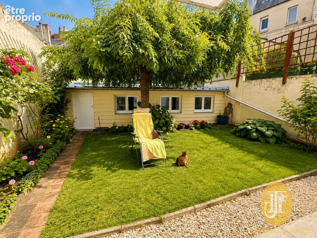 Exceptionnel en plein coeur de ville, maison spacieuse avec jardin - photo 2