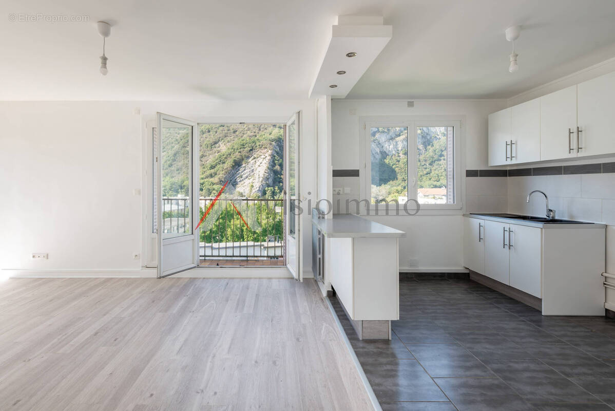 Appartement à SASSENAGE