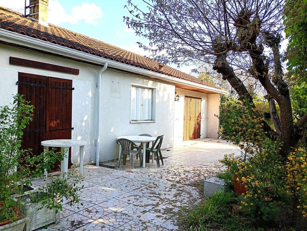 Maison 92 m² à Saint-Laurent-De-Cognac  - photo 14