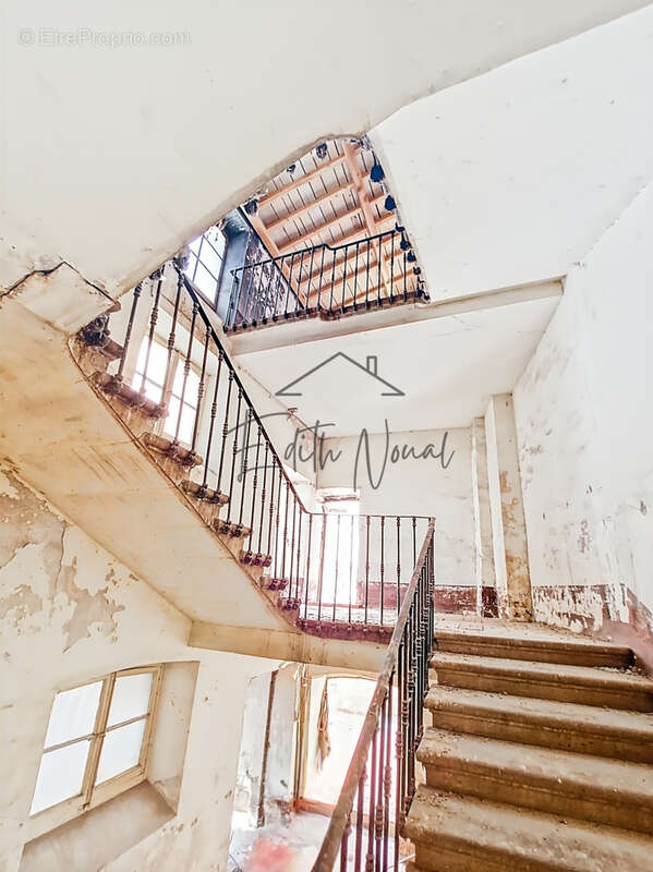 Ensemble immobilier à réhabiliter - Opportunité investisseurs - Centre-ville de Millau - photo 2