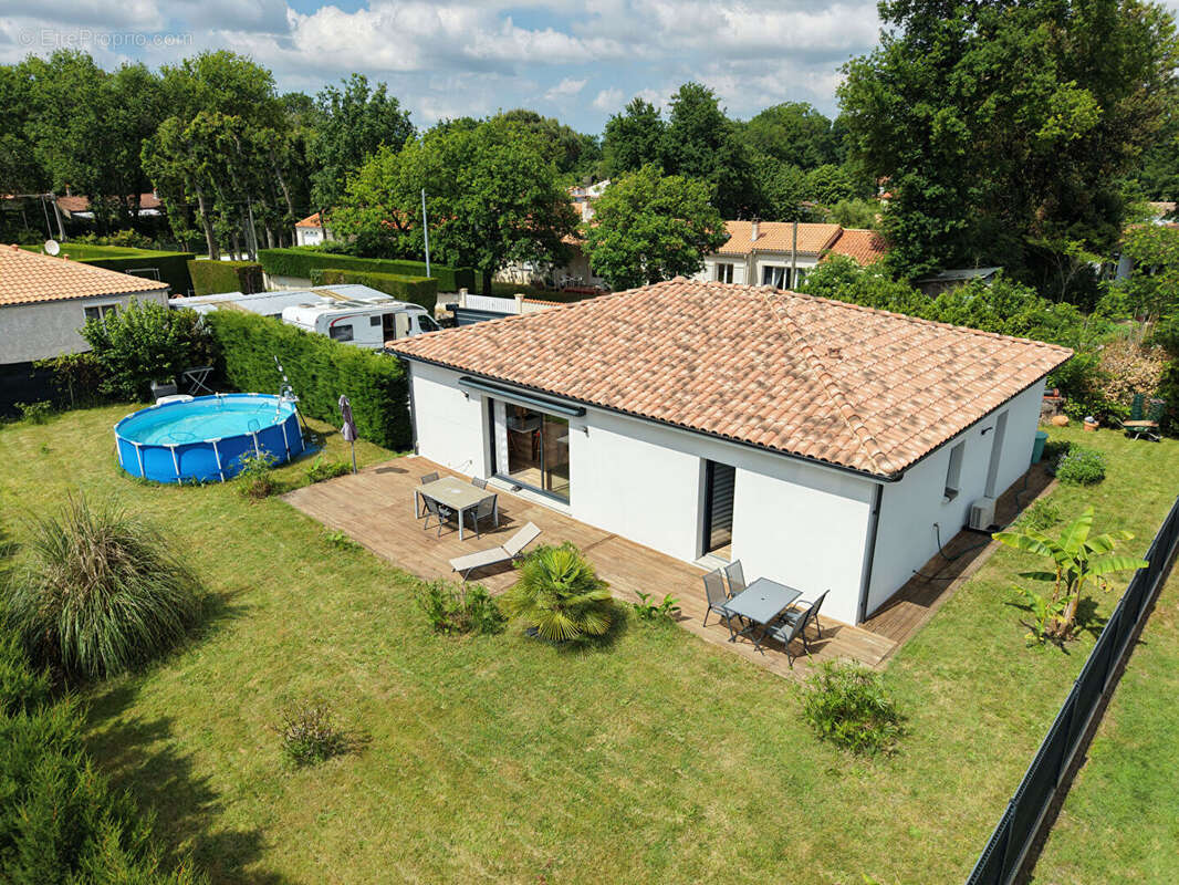 Maison Breuillet 4 pièce(s) 99 m2 - photo 2