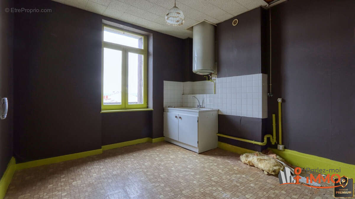 Appartement 480 m² à Usson-En-Forez  - photo 4