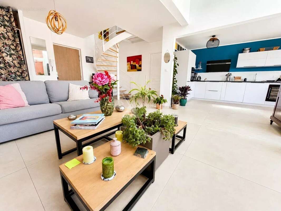 Superbe T3 duplex de standing – Dernier étage avec loggia et garage - photo 2
