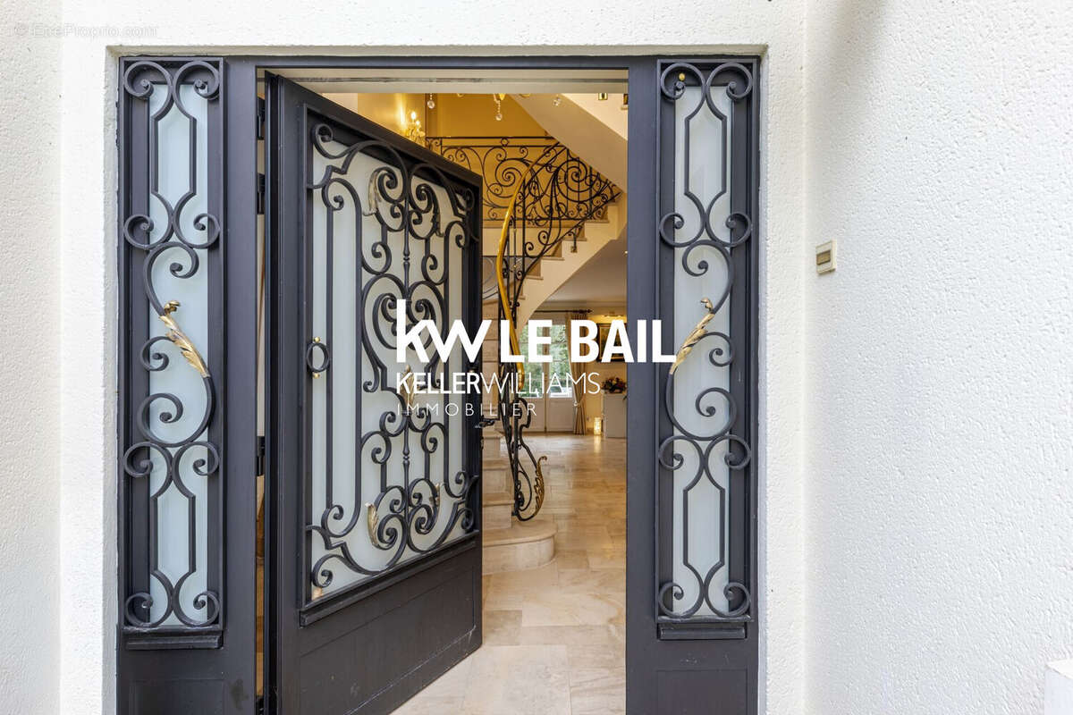 Maison 218 m² à Saint-Remy-Les-Chevreuse  - photo 5