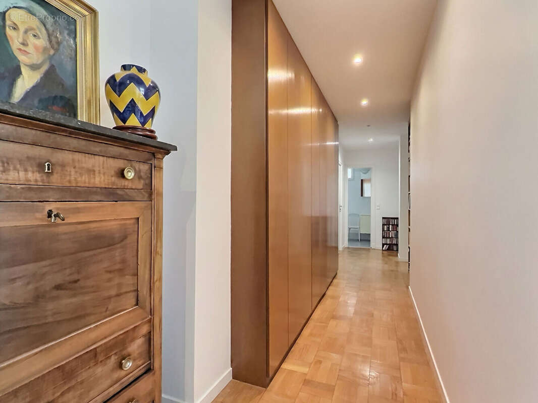 Paris 6e arrondissement - Quartier Luxembourg - Appartement familial de 103,75 m² - photo 6