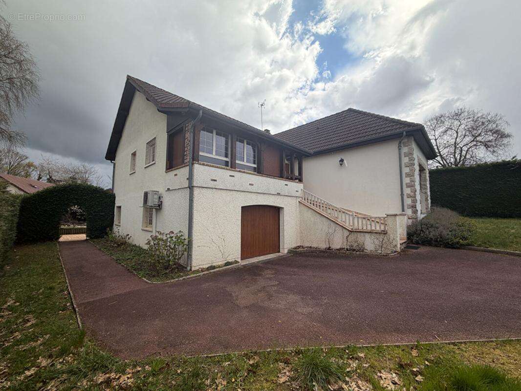 Maison à VARENNES-VAUZELLES